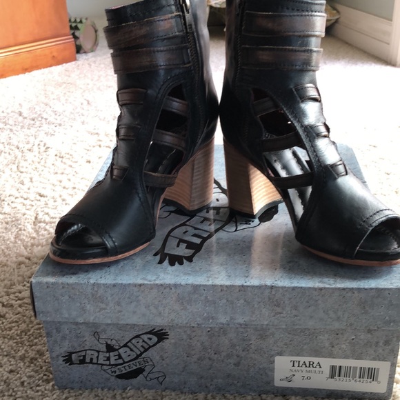 Freebird by Steven Shoes - TODAY ONLY 🔥 FREEBIRDS TIARA NIB navy multi size 7 Rare!